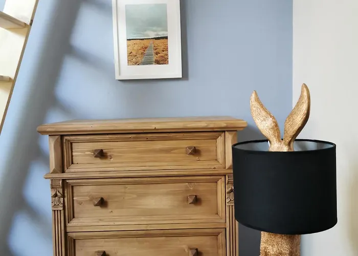 Auwer Hills - On Dr Schuer *